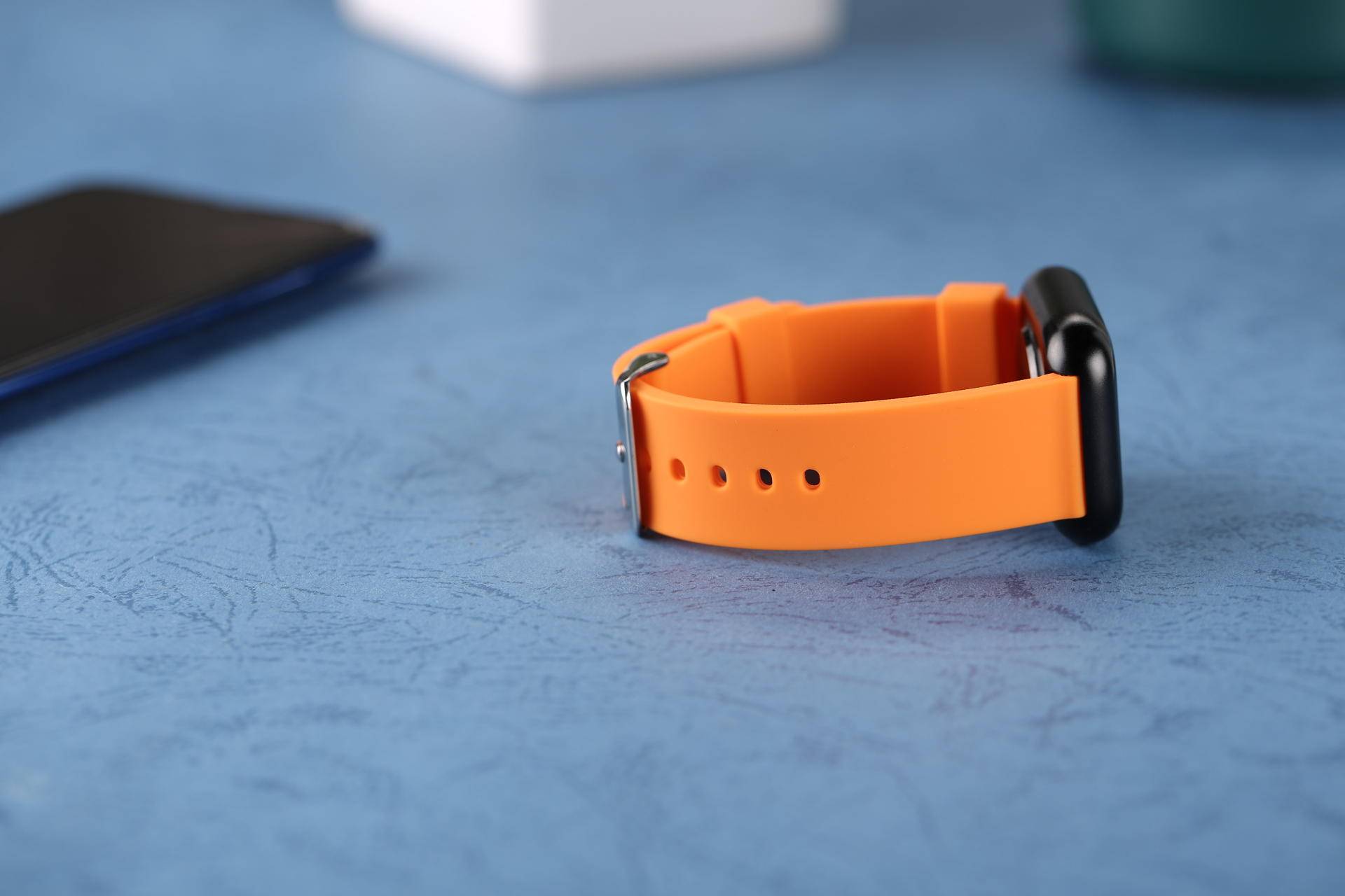 百元级的智能手表，功能丰富还能摇一摇拍照