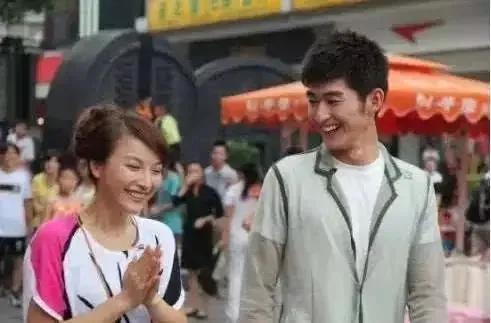 “東北赫本”吳昕的逆轉(zhuǎn)人生和她綜藝?yán)锏?個(gè)緋聞男友