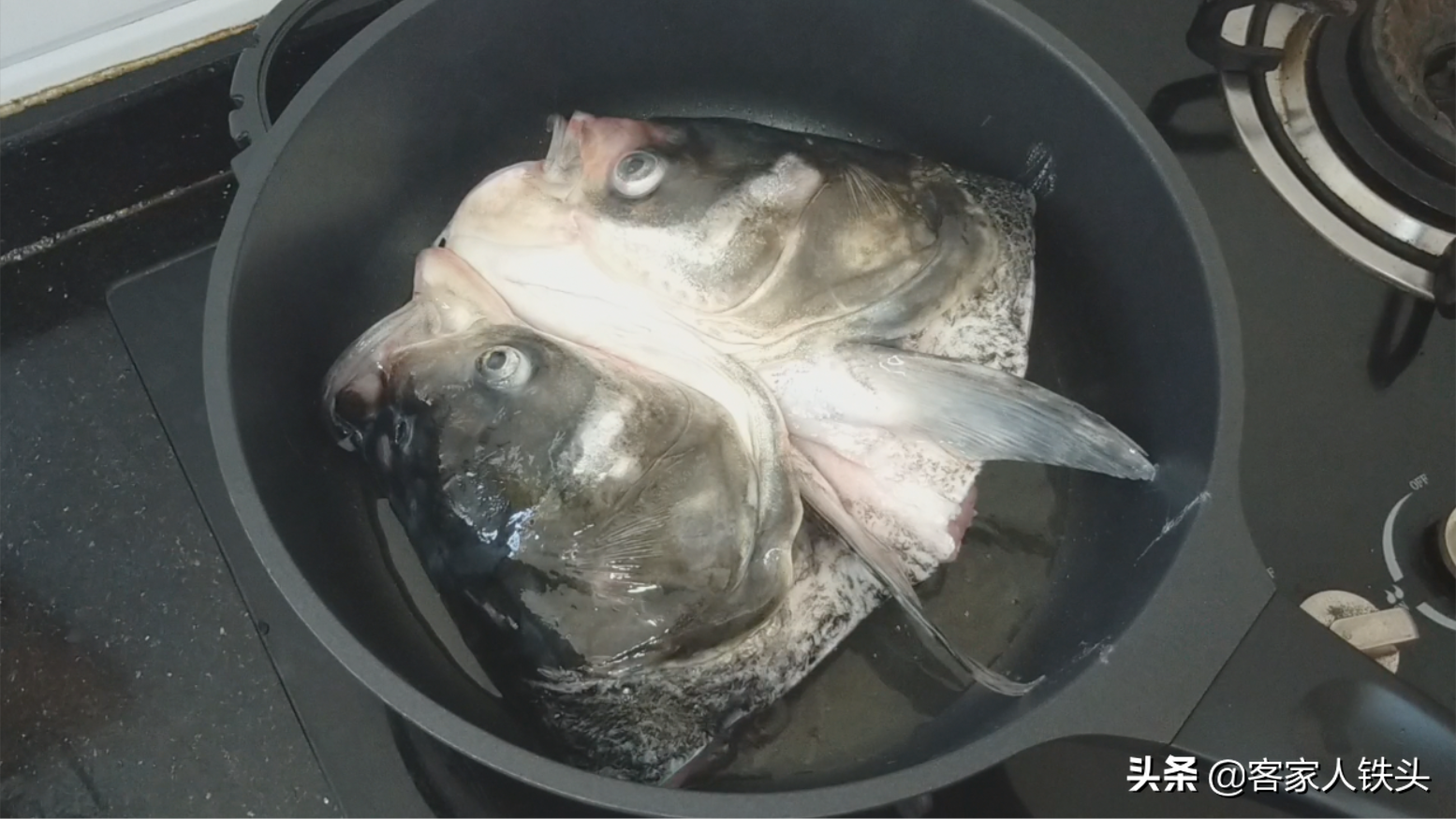油豆腐加1個魚頭，這做法我家一個月吃3次，營養好吃又開胃下飯