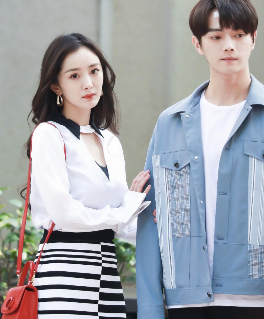 Yang Mi and 185cm Xu Kai make kiss scenes, shoes steal the spotlight ...