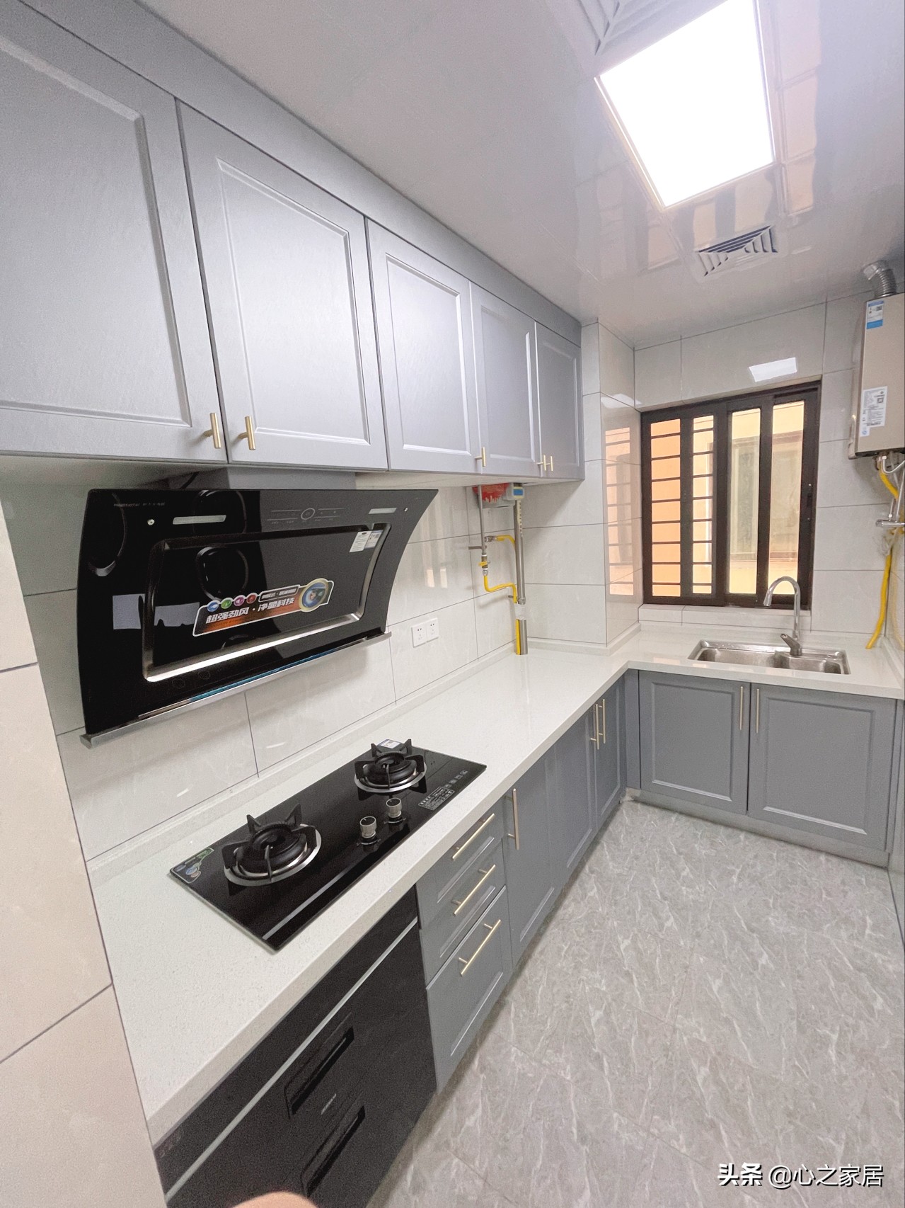 85㎡简约时尚的家装设计，没有玄关就自己打造，空间虽小但很精致