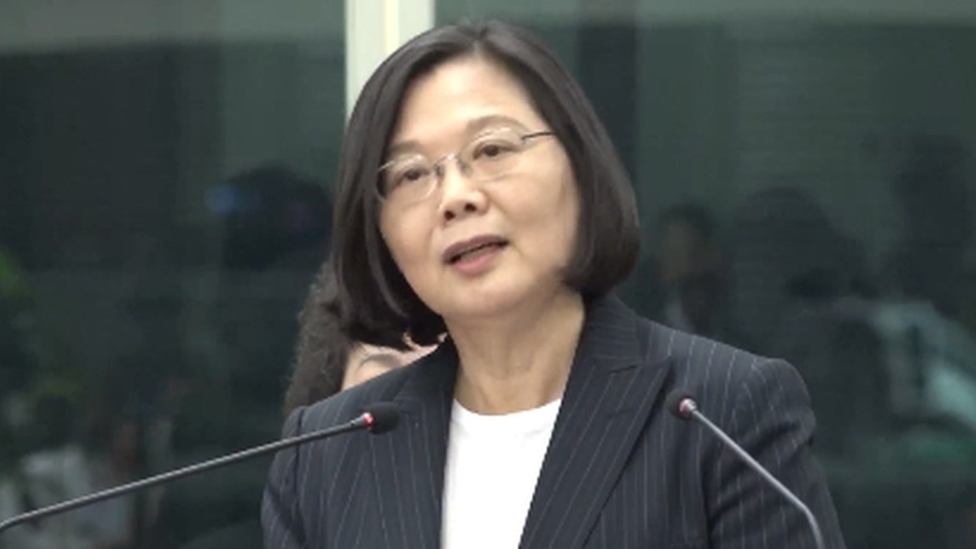 果然心裡有鬼！ 民進黨炒作�禁菠蘿�事件，台名嘴火了，當場反懟