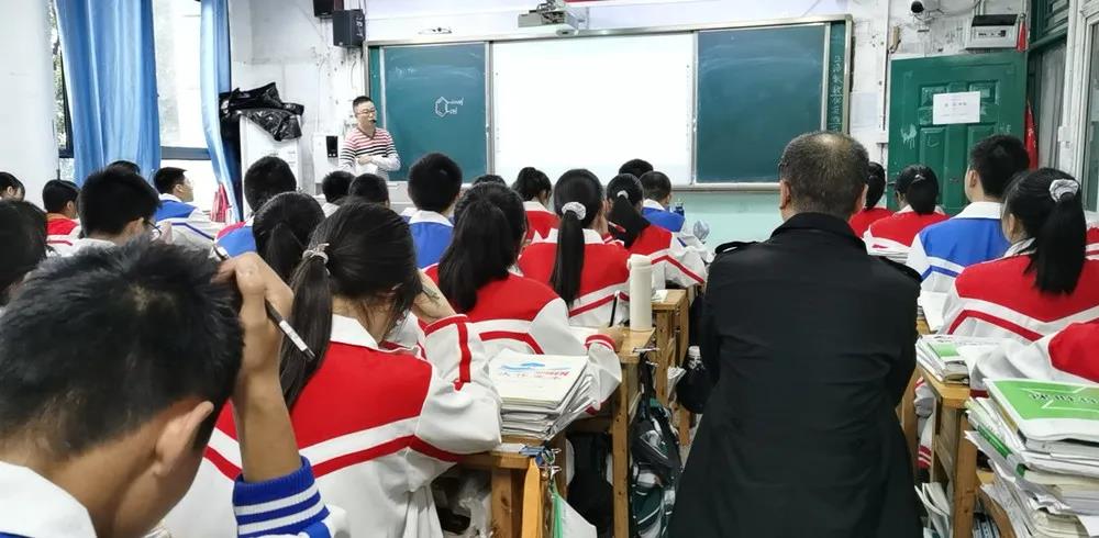 互学互鉴 共谋发展 ——大英中学一行到达州中学考察交流