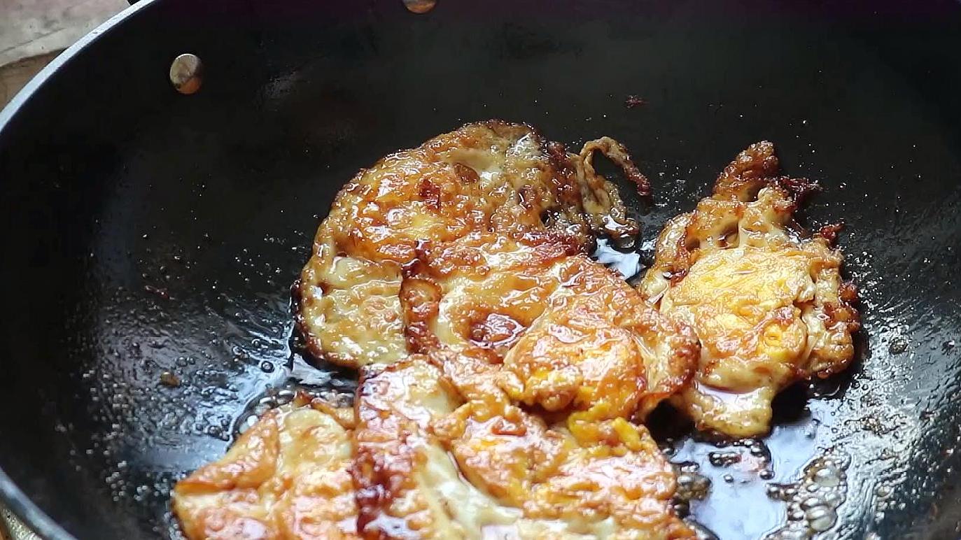 教你1個雞蛋新吃法，紅燒肉也不換，我家常做，孩子愛吃