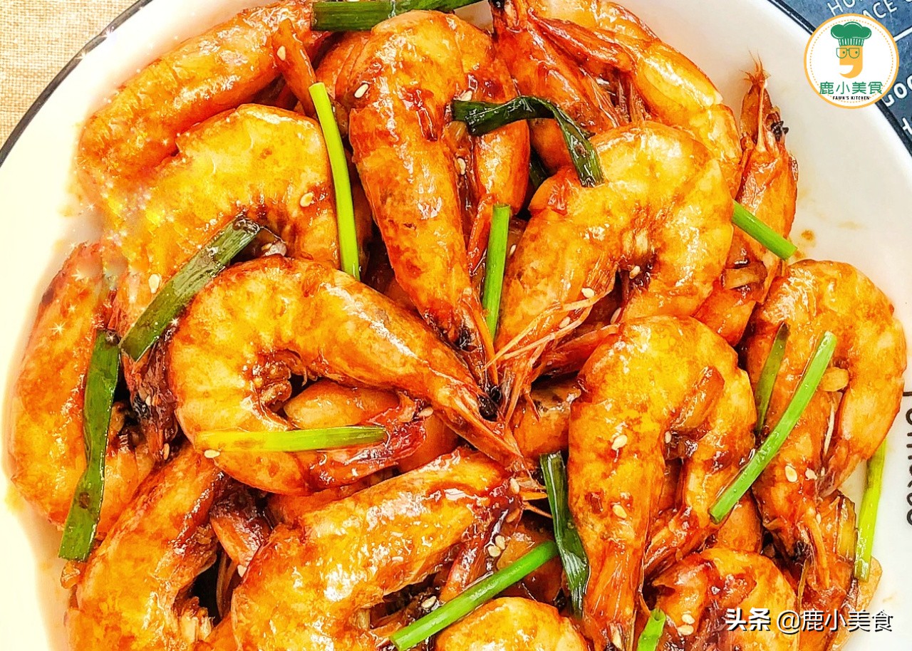 春節待客，寓意“紅紅火火”的油燜大蝦，紅亮喜慶，酥嫩美味