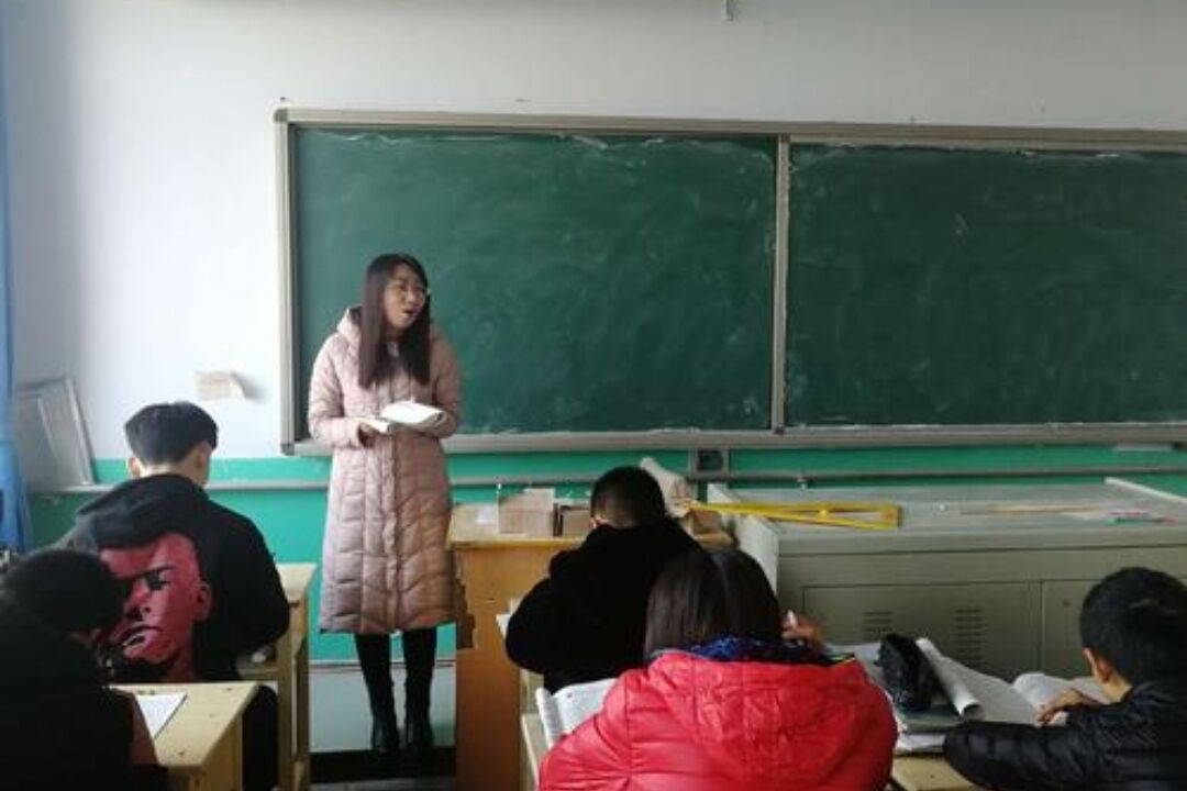 明星偶像被编入书本教材，鲁迅、岳飞文章却被删减，真的合适吗？