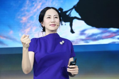 姚安娜車展生圖曝光被網友diss:求求你們別酸了，人老爸支持就行