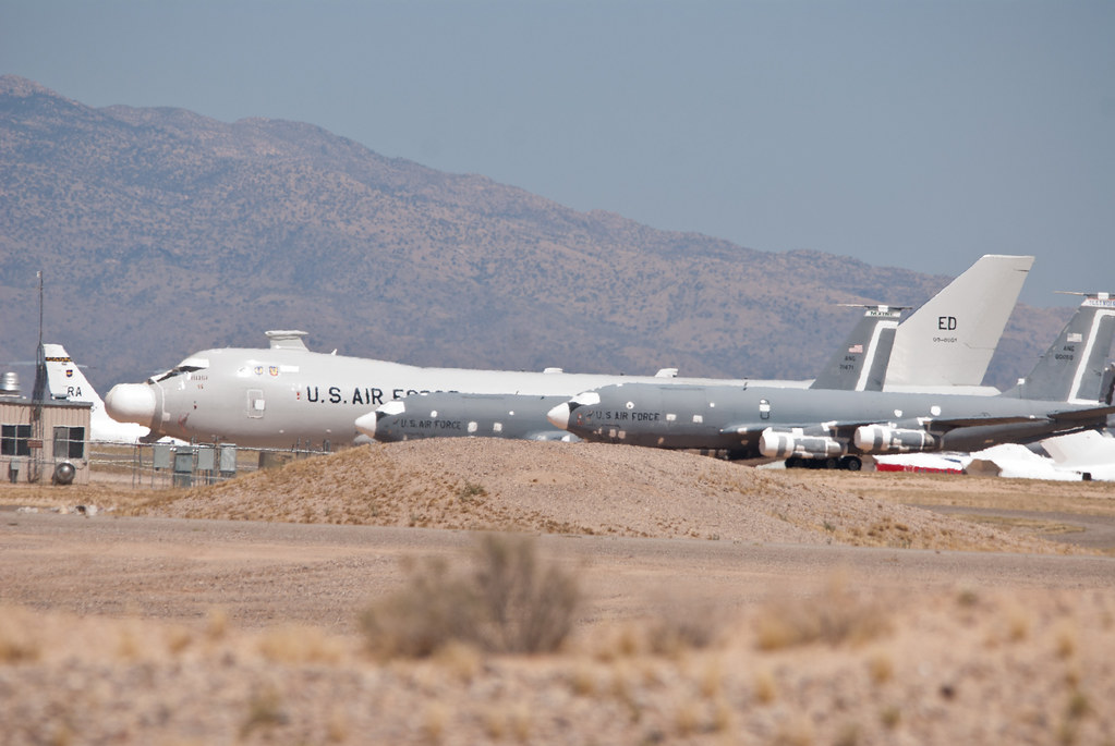 爱是一道光，美舰测试激光武器，画面科幻仿佛