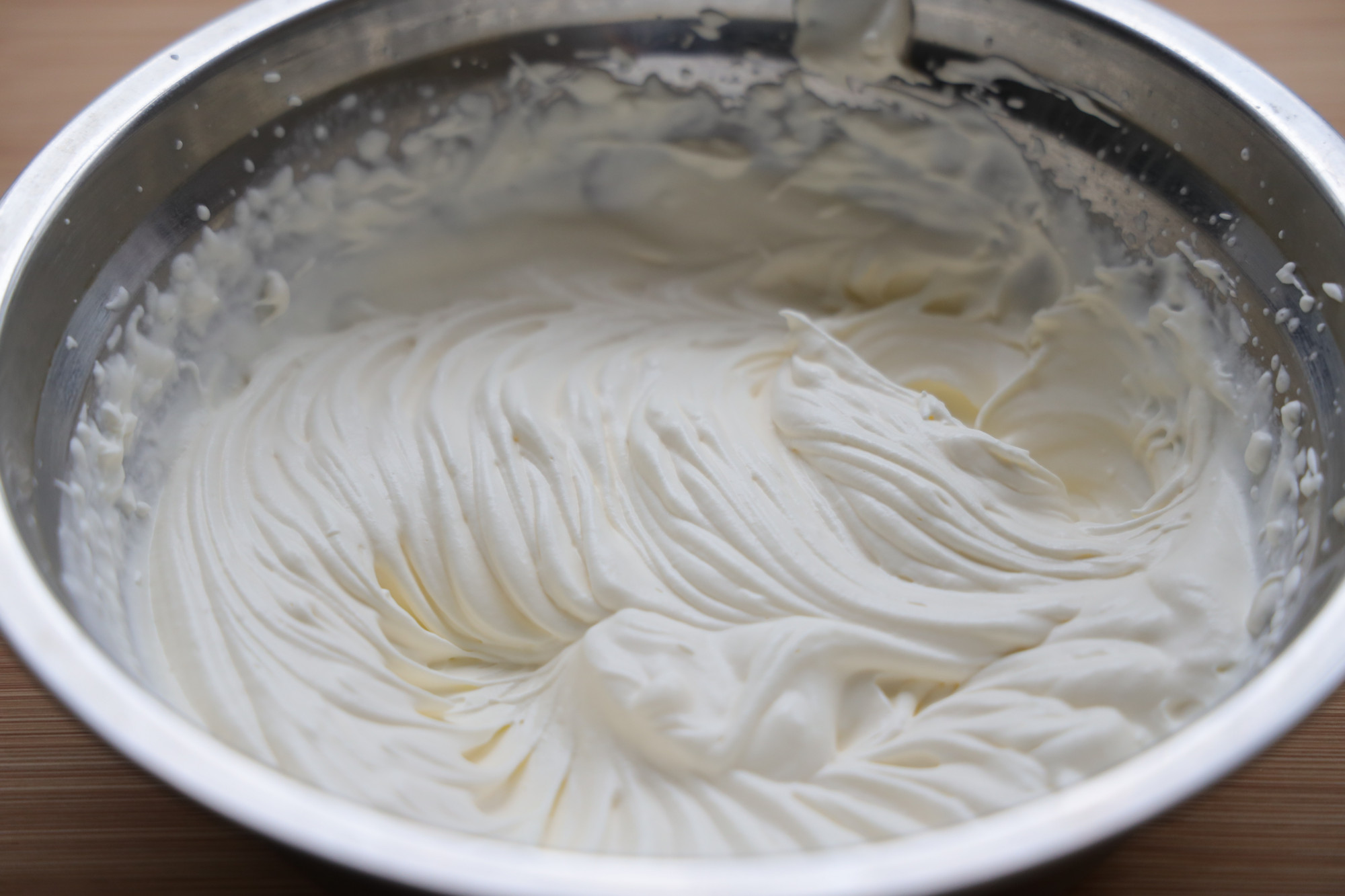 完美的蛋糕卷做法，綿軟細膩不開裂，比甜品店的更加美味又健康