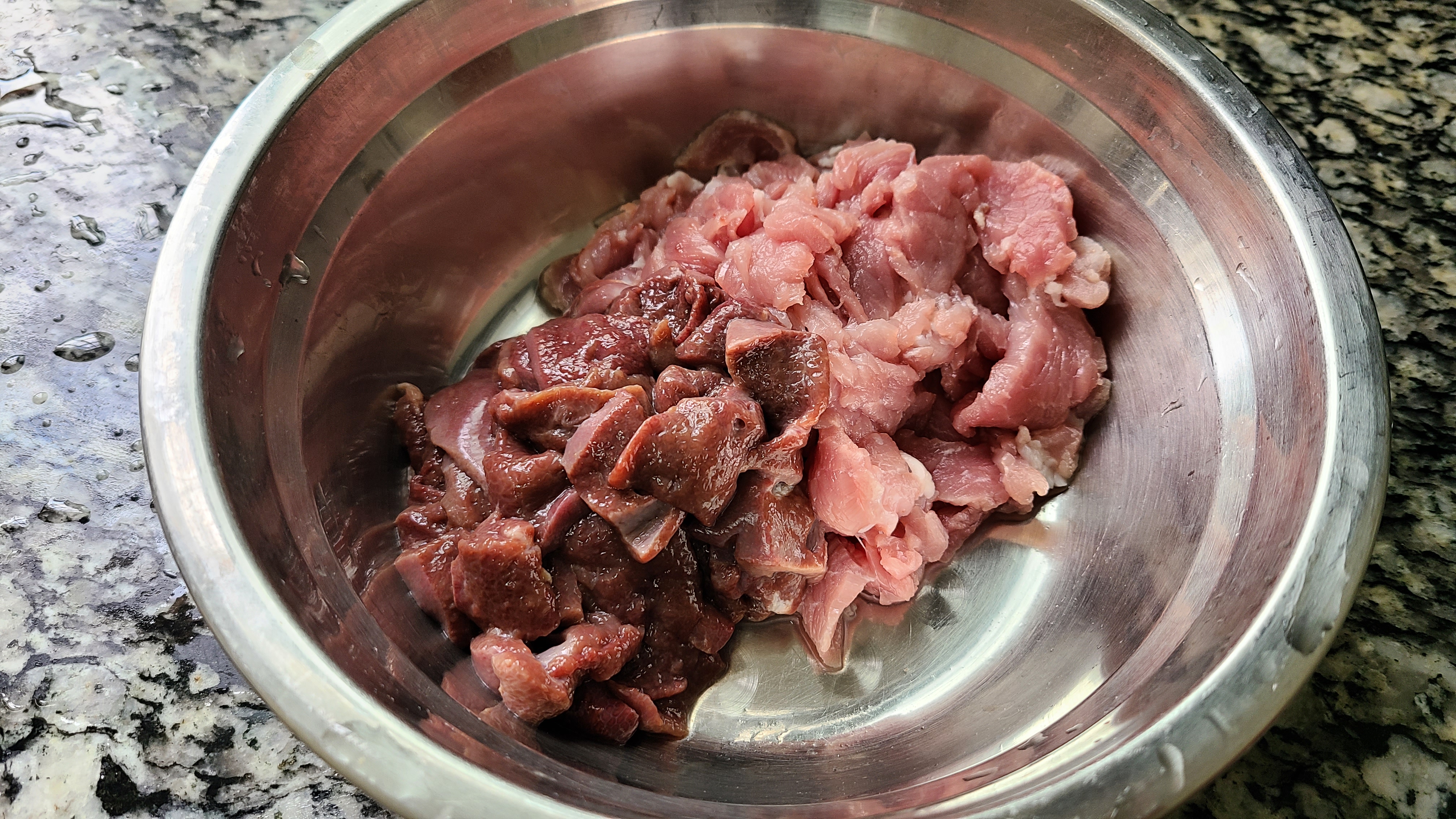 豬雜湯的做法，清淡又好吃的一道廣東美食，不油不膩味道好