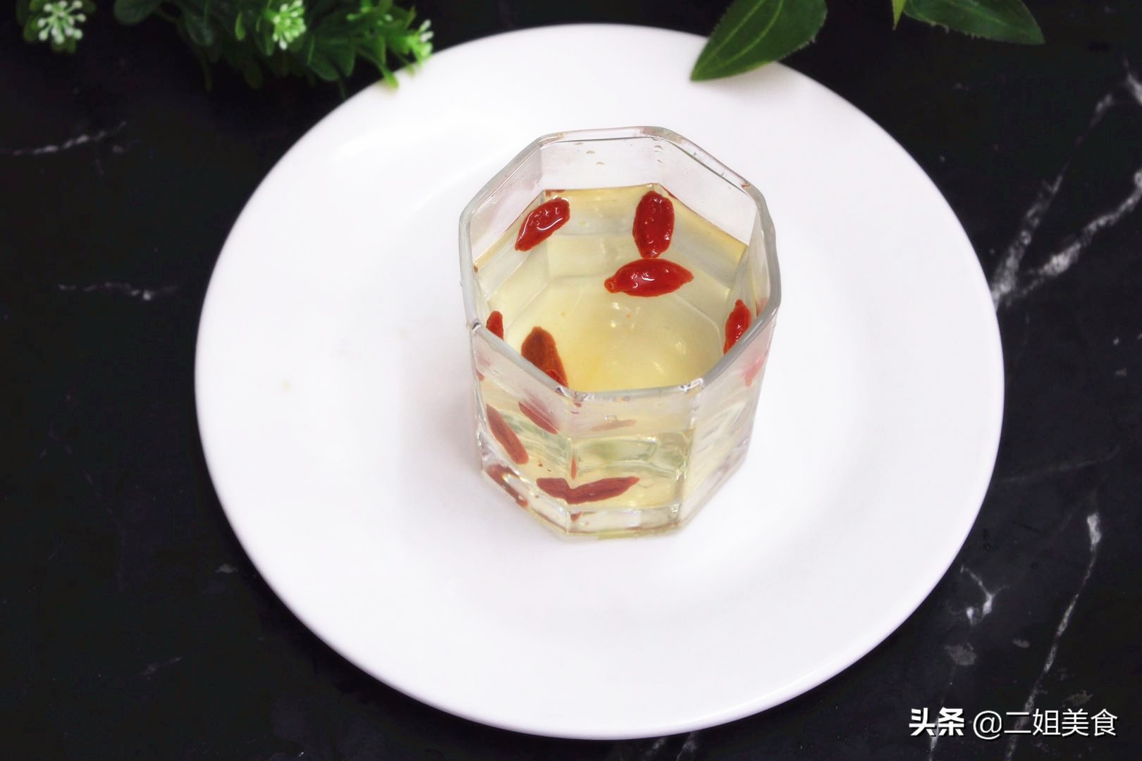 枸杞泡水营养多，但这几点要注意，早知道早受益，以后别弄错了