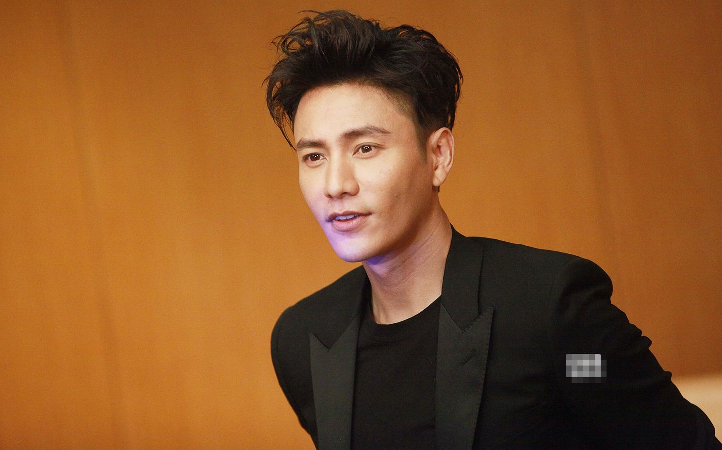 Son of 45 years old of birthday sends Chen Kun the blessing, 2 people close to be nodded according to Cheng Liang, does old father and son become brother? 