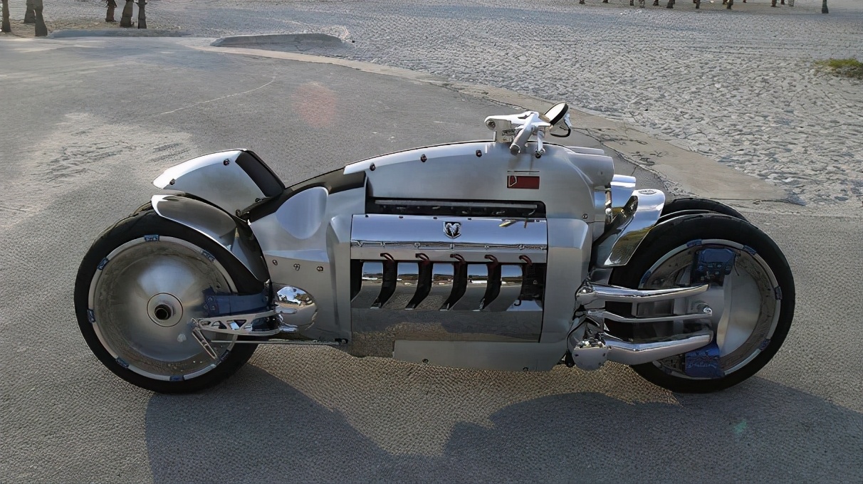 著名的就要数,美国克莱斯勒汽车公司制造的dodge tomahawk(道奇战斧)