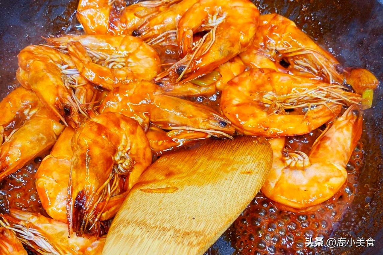 做油焖大虾，别直接下锅焖！谨记“3要点”，酱香鲜嫩，Q弹多汁