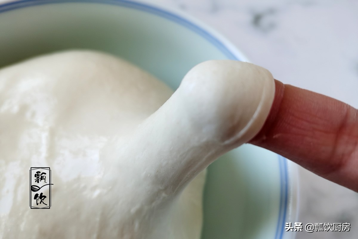做油条新方法，外酥里软鼓大泡，告别干硬，软的弯腰，凉了都不硬