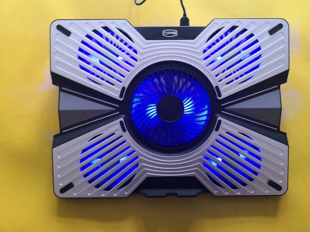 火爆游戏也要冷静对待-超频三冰斧PC-5RGB游戏笔记本散热器评测