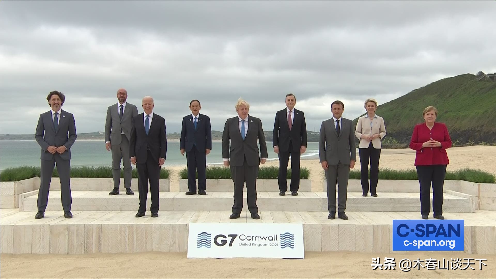 七國(guó)峰會(huì)大合影 為何站了9個(gè)人？西方人玩得真挺歡樂