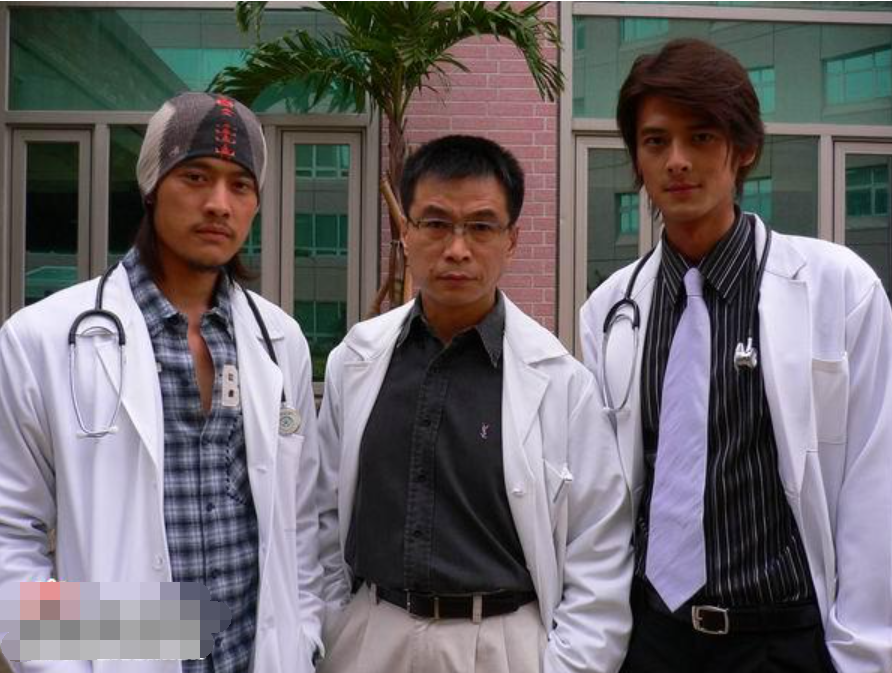 56岁影帝被骗去试镜，剃了头才发现演太监，硬是