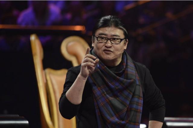 刘欢：与卢璐相守32年，内里却是个酒鬼，曾喝到“股骨头坏死”