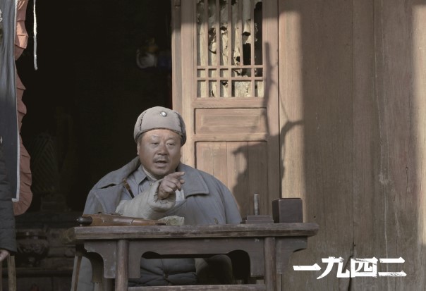 馮小剛拍“爛片”還債，範偉吃飯被仇視，《1942》幕後故事