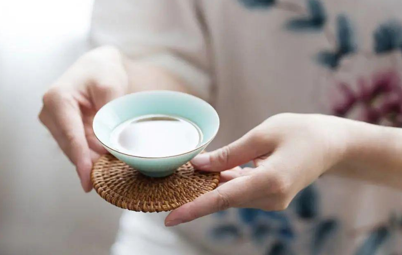 女性秋季喝茶，選哪種茶好？秋天養生喝茶，要注意哪幾點？