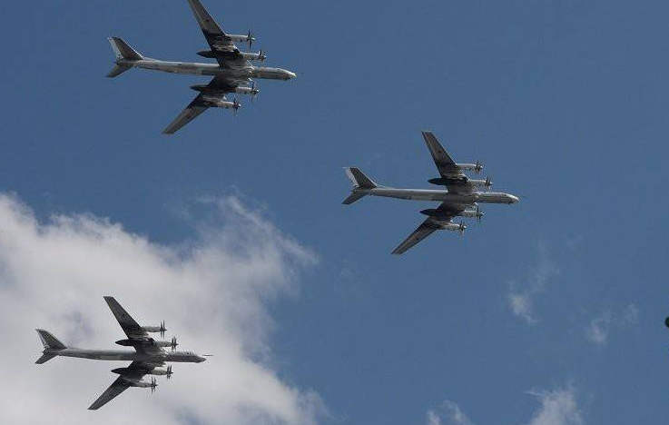 无视警告！美军18架F22战机直奔白令海，普京担心