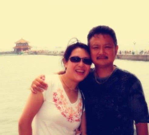 23岁爆红，娶18岁初恋，28岁儿子夭折，欧阳奋强如今怎样了？