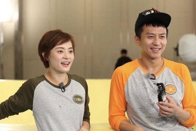 李湘捐款被群嘲，富婆人设崩塌，曹颖捐款百万获称赞