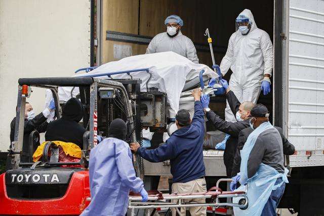 死亡人数破9万，纽约火葬场不堪重负，美军收尸压力过大患精神病
