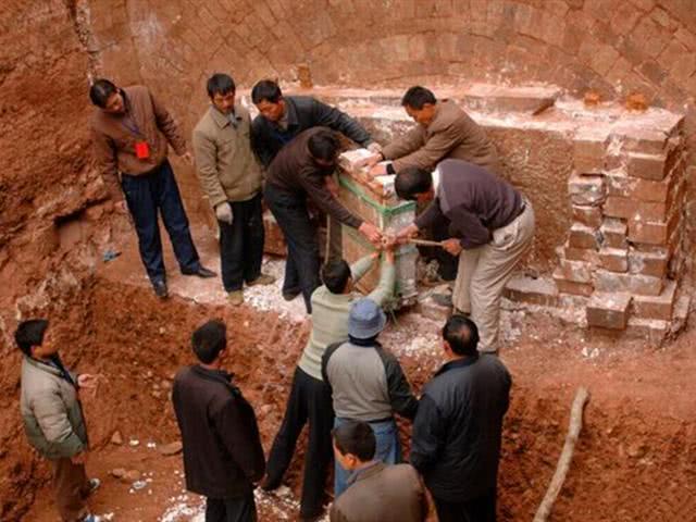 專家挖開朱元璋兒子墓，發(fā)現(xiàn)6具少女遺骸，揭開明朝一殘忍制度