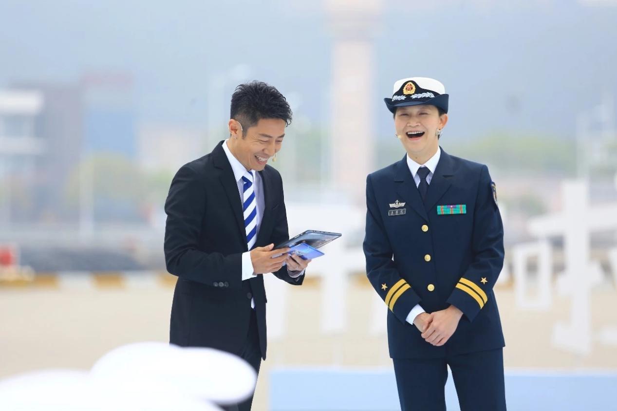 女博士韦慧晓，35岁靠自荐信高龄入伍，成中国海军首位女副舰长
