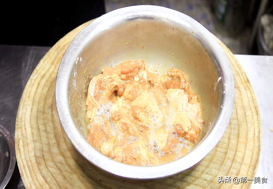 图片[5]-香酥鸡翅根怎么做外酥里嫩  原来秘诀在于腌-起舞食谱网