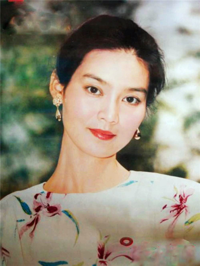 亦舒眼中的美人，李嘉欣获8字评价，利智潘虹意