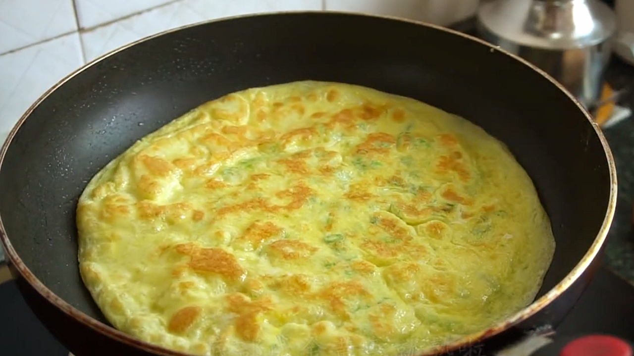 早餐別吃包子了，學會這樣做，一個雞蛋一張餅，營養美味真好吃