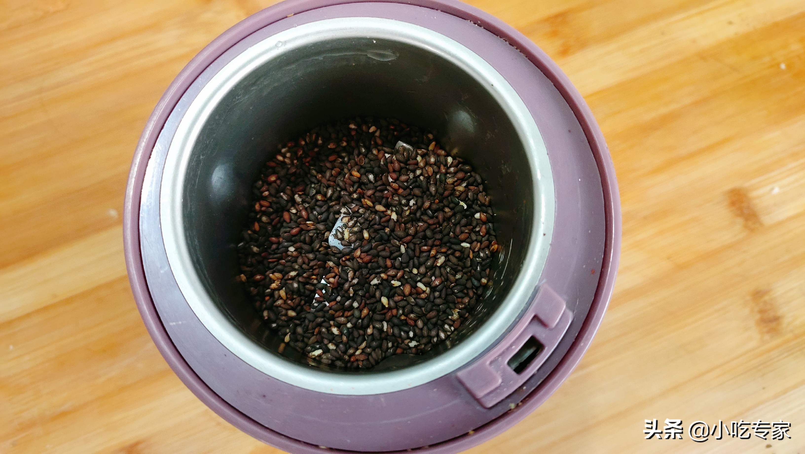 10年面点师详细讲解黑芝麻香酥油条做法，新手也能做的蓬松酥脆