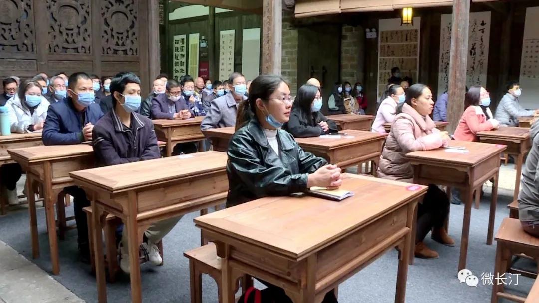 ãæ¸ä¸­ææ±å·æäººä¹¦ç»å®¶çæ¢è±æèãä¸é¢è®²åº§å¨å§é¾ä¹¦é¢è®²åå¼è®²