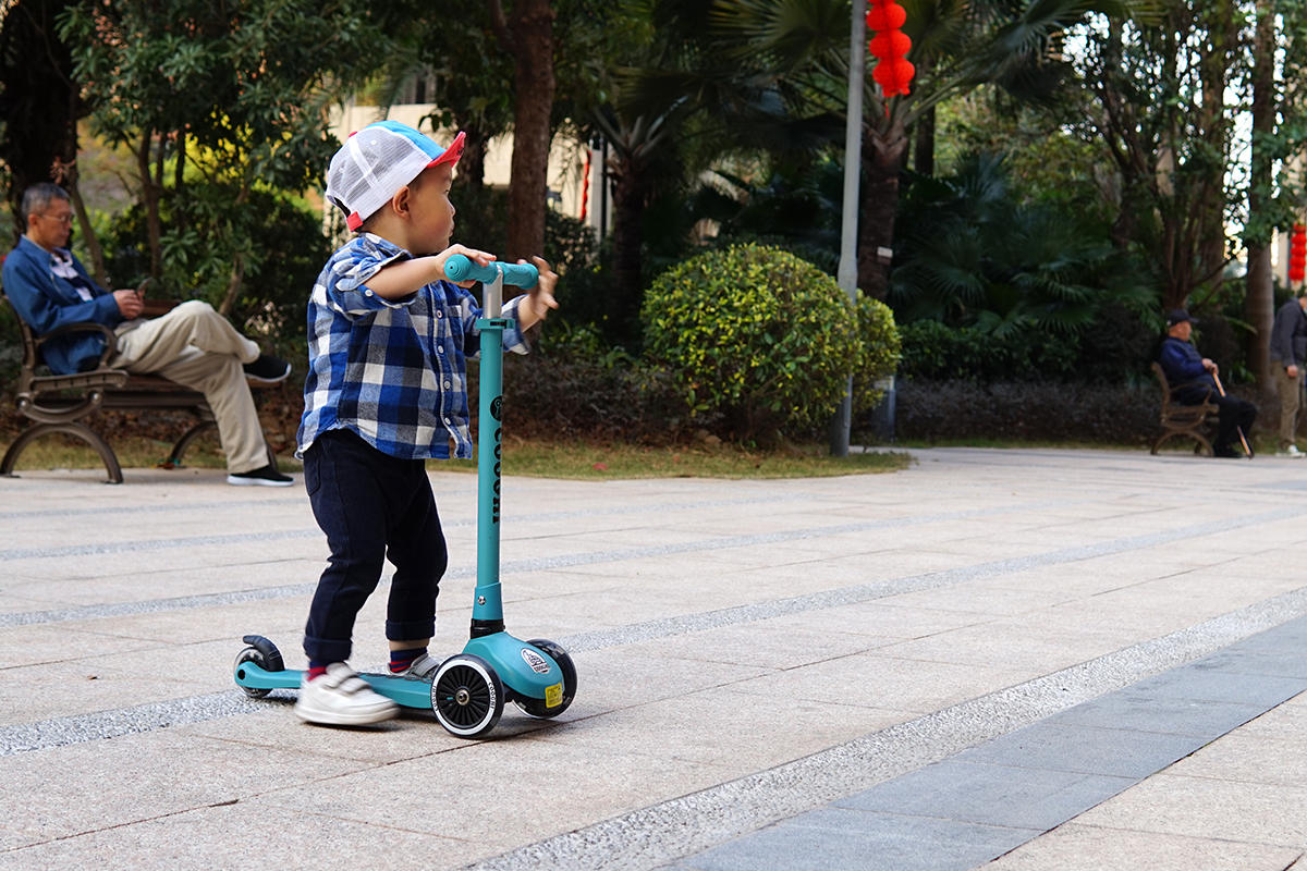 从小玩到大，酷骑V1滑板车给足童年乐趣