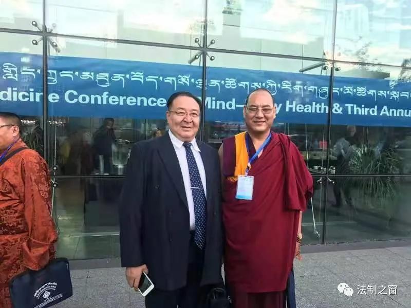 把藏医药文化传播到国内外的阿旺洛桑藏医博士
