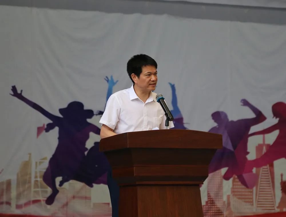 dhy80999隆重举行高2018级毕业典礼