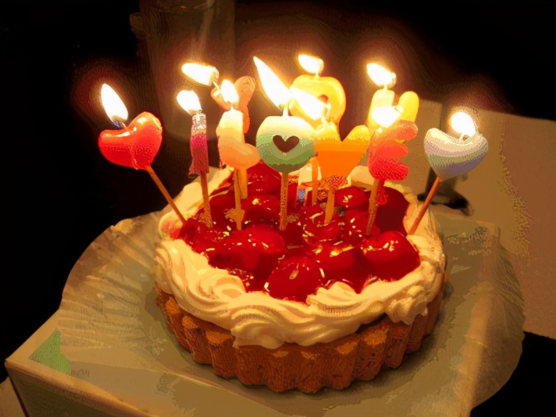 生日祝福语 简短独特：让人眼前一亮的生日祝福说说图片