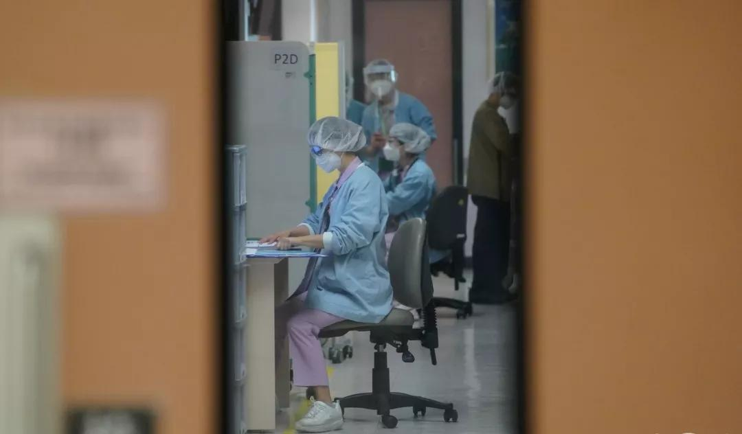香港医疗陷保护主义困境！黑医护既自私又“泛黄”，苦了普通市民