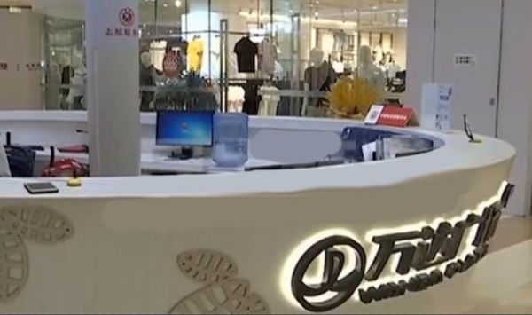 女子手机被人拿走，“里面照片流出就没脸见人