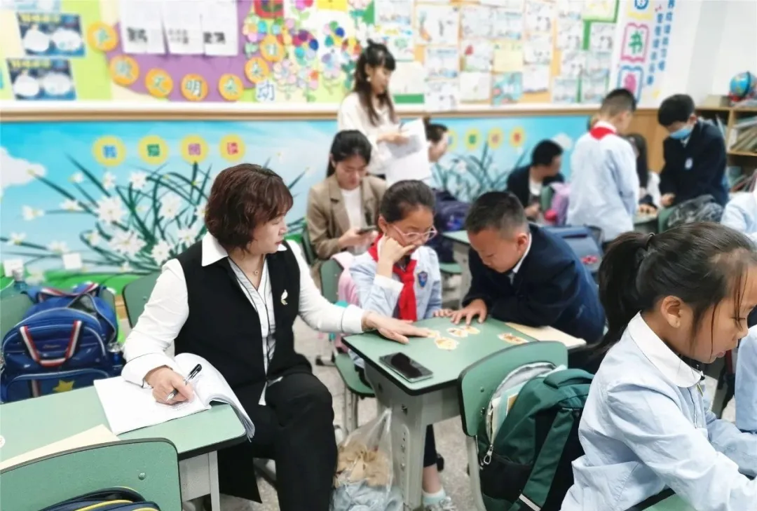 绘本点亮课堂 阅读润泽梦想——双流实小外国语学校数学组教研活动