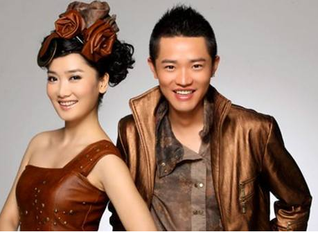 难怪凤凰传奇做不成夫妻，原来玲花嫁给了音乐