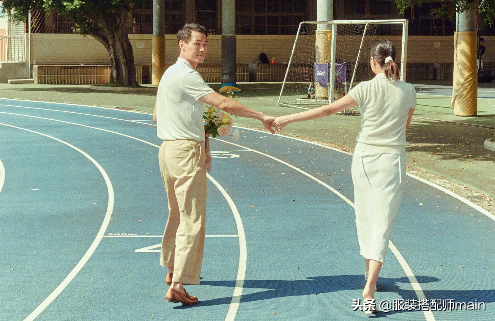 杨祐宁的老婆气质绝了，针织衫搭配半身裙，五官精致身材更是不赖