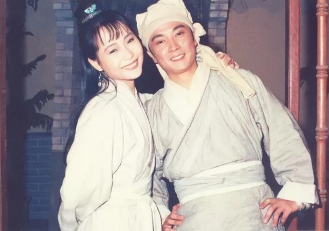 58岁“许官人”叶童，和富豪结婚33年，遭背叛4次选择终身不生