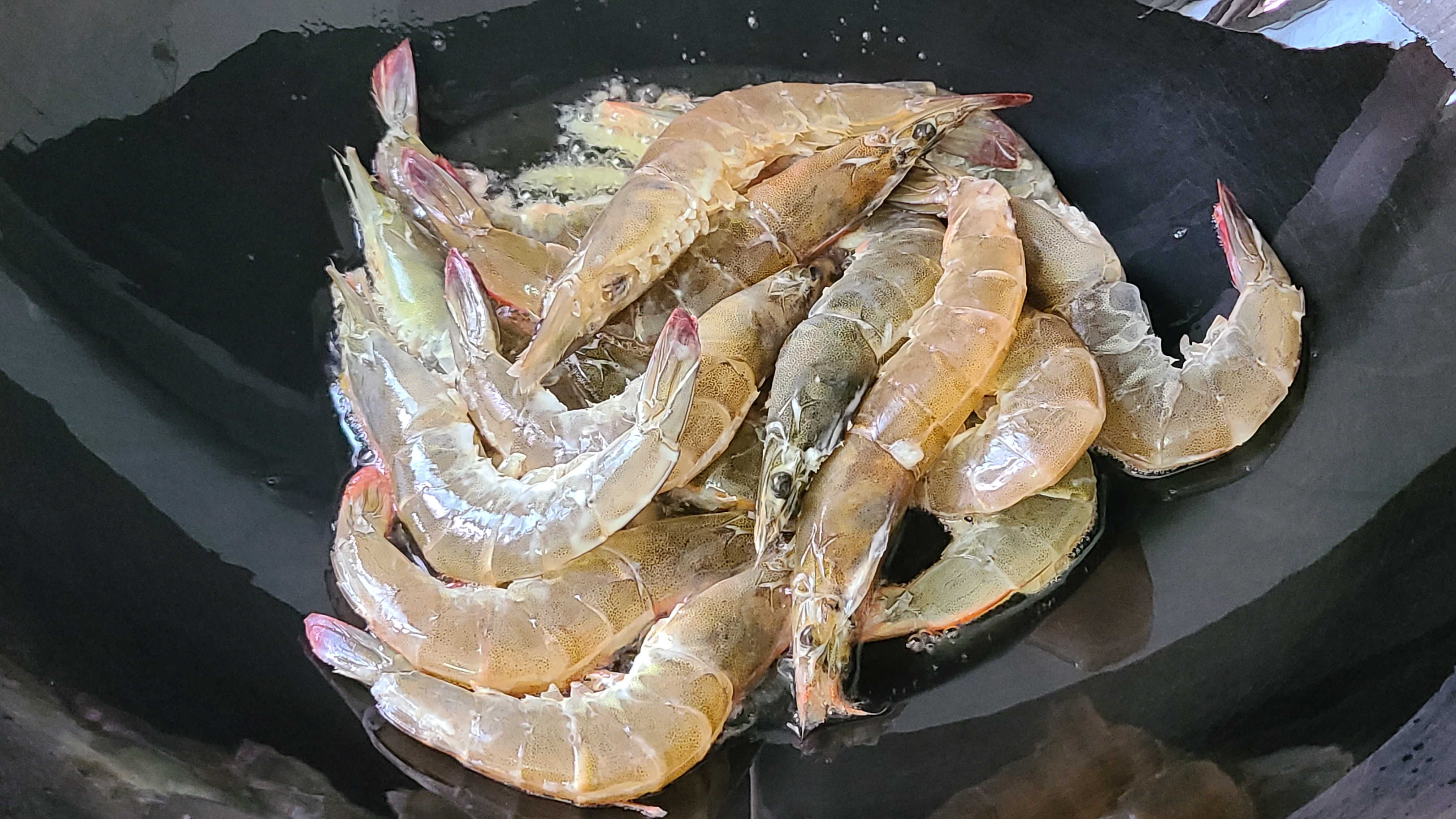 家常版椒盐大虾，又香又好吃，这一道家常菜，下饭下酒都受欢迎