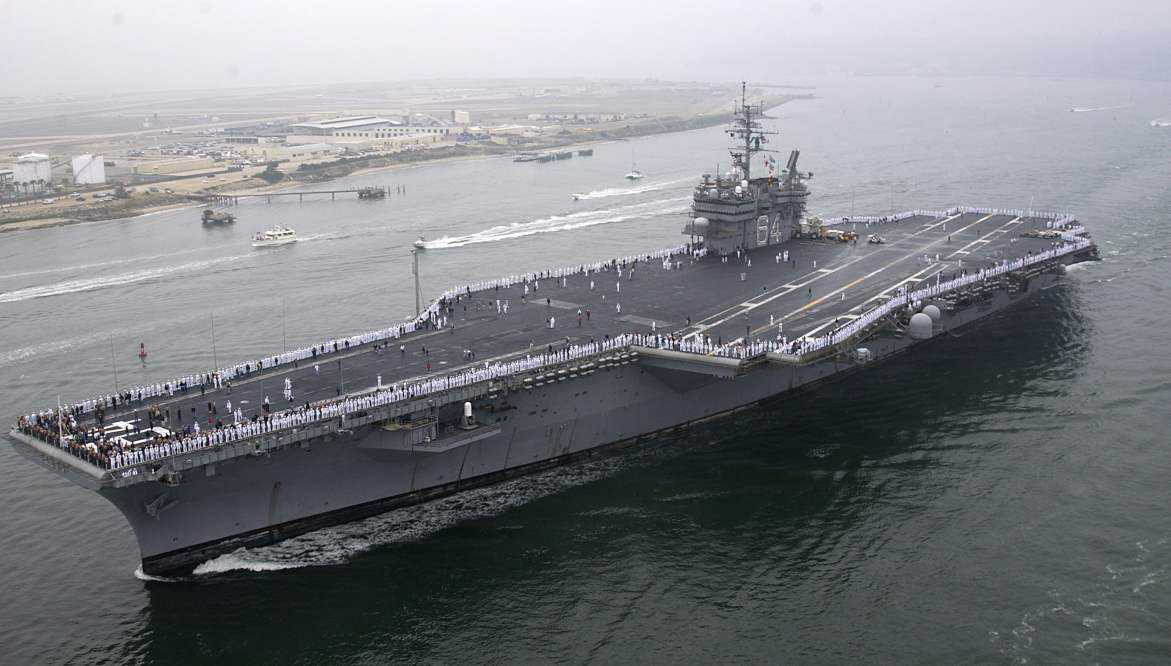 罗斯福号危急时刻，英雄舰长挺身而出后遭免职