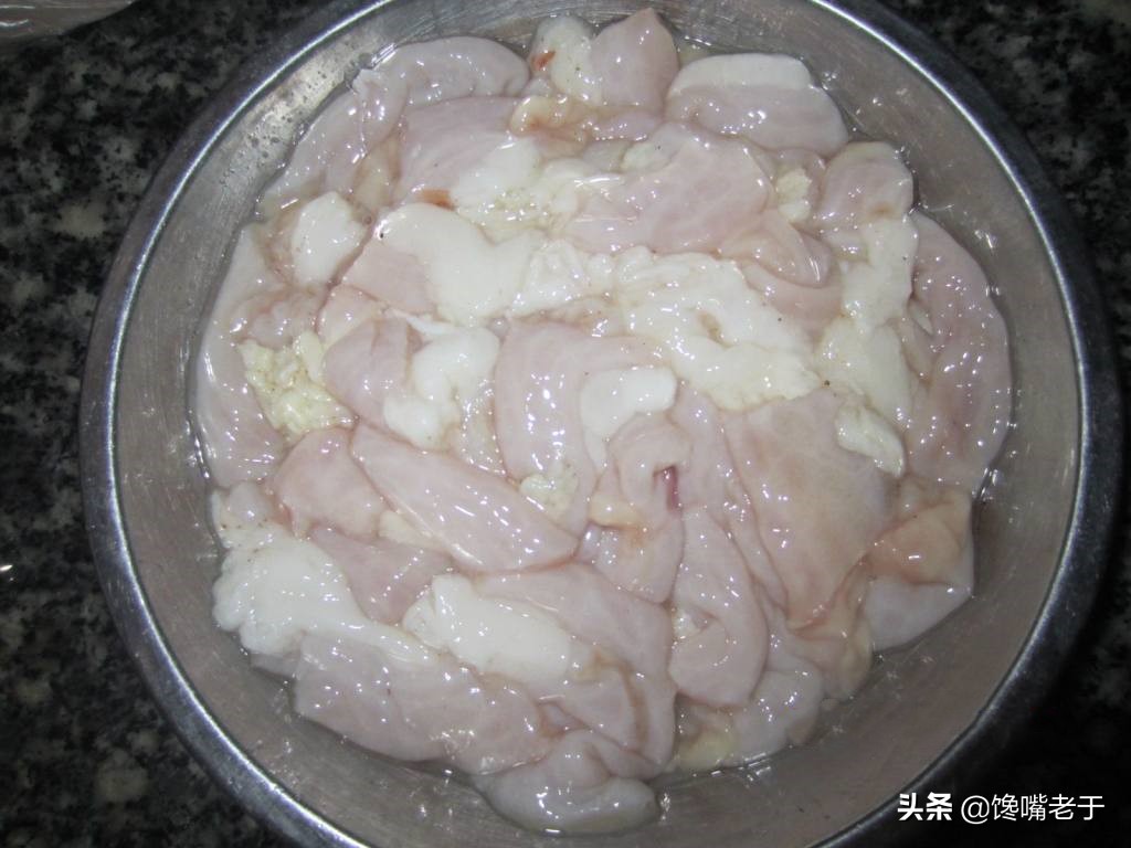 沒人要的豬腸“邊裙油”，白菜收高價賣，被誤解很深的美食