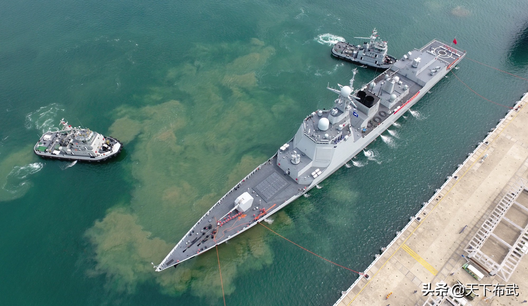 China's Navy Hangs Mode, 052dl Destroyer Accelerated Service, Is ...